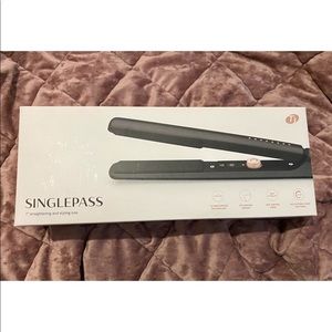 T3 SINGLEPASS STRAIGHTENING AND STYLING IRON black